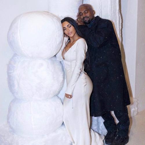 Kanye West, Kim Kardashian and their kids having fun this Christmas!