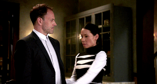 nairobiwonders: I love this  the way these two work(ed) together. Watch Lucy/Watson’s han
