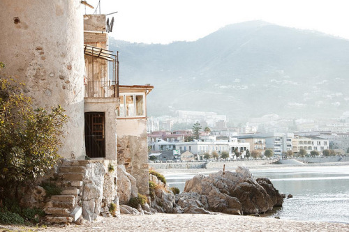 noceuse:  Cefalú, Sicily by hello it’s joe on Flickr. 