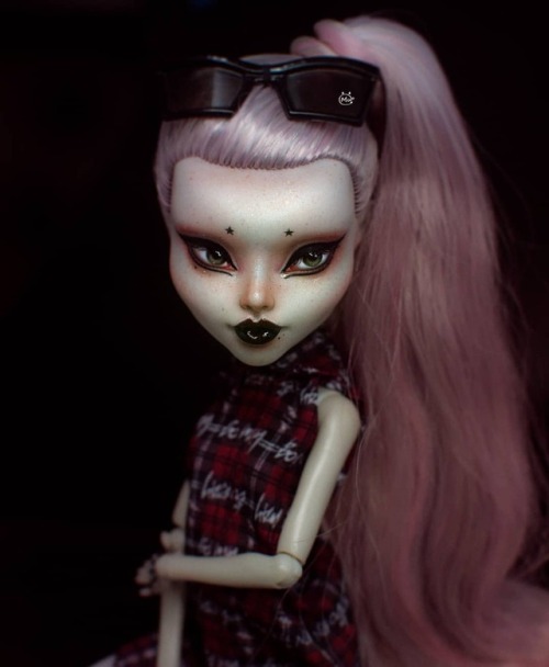 #monsterhigh #ooak #doll #dollrepaint #mu #monsterhighdolls #dollphotography