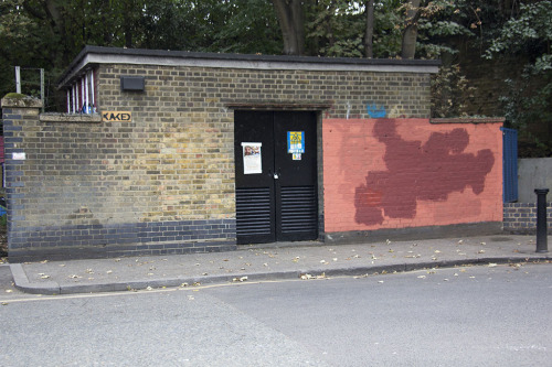 nothingbutthedreams: thewightknight:  A British graffiti artist’s year-long battle with a local council – and  how that squabble transformed an otherwise unremarkable brick building –  has been recorded in a gloriously amusing photo series. (x)