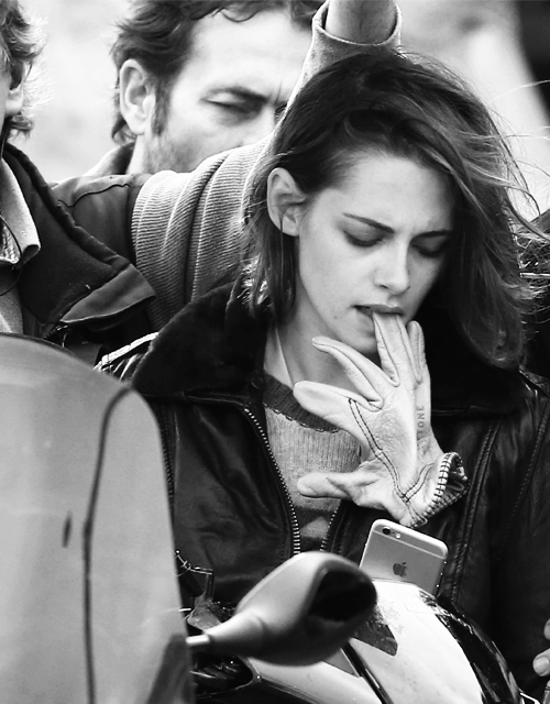 kcbloom:  I want to be that glove &lt;3   Oh please, oh please, oh PLEASE!