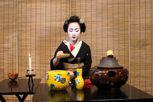 Retired geiko Kyoka of Tsurui okiya (Gion Kobu) preforming a tea ceremony.The Japanese tea ceremony 