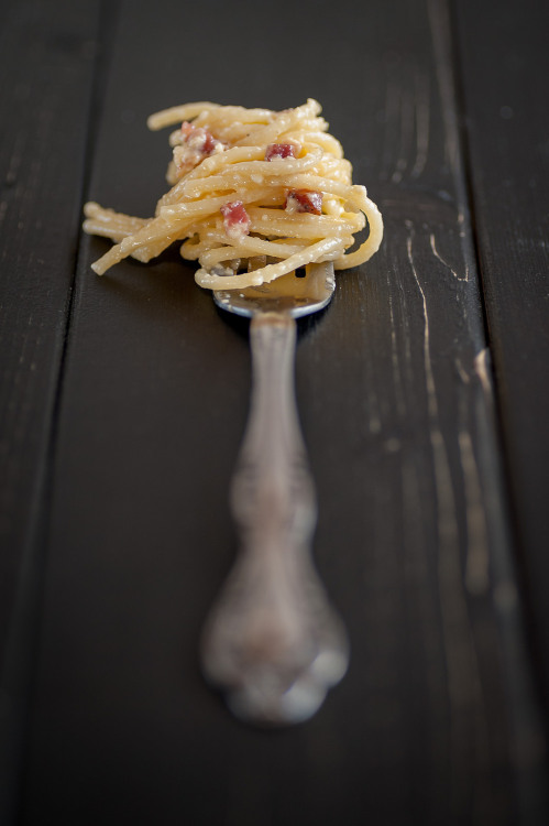 eccellenze-italiane:Spaghetti Carbonara on a Spoon da wildflower romanceTramite Flickr:nordbrise.net