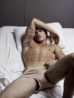 abercrombiemodelboys:  http://abercrombiemodelboys.tumblr.com/