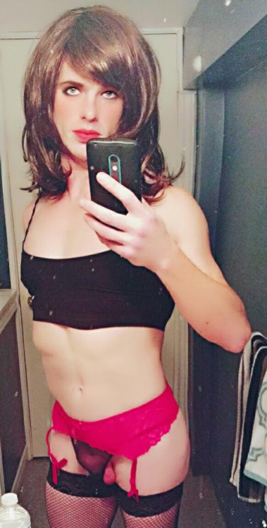 bubblebutt-sissygurl:  Anybody else uncontrollably horny tonight??