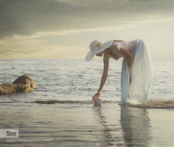morethanphotography:  Girl and the sea, retro