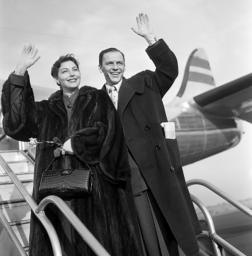francisalbertsinatra:  Frank Sinatra and Ava Gardner arrive at LaGuardia Airport