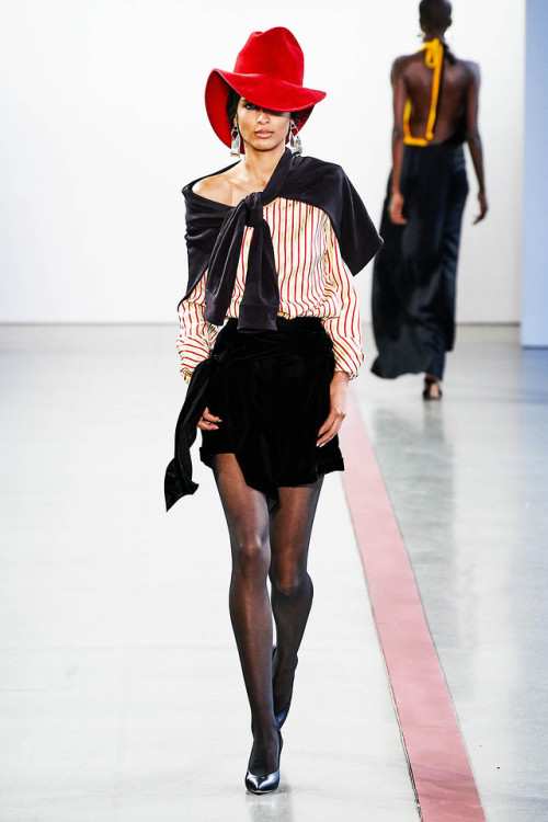 couture-day: Fall/Winter 2019-20 HellessyPhotos: Alessandro Lucioni / Gorunway.com via Vogue