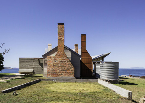 remash:  captain kelly’s cottage ~ john wardle architects | photos © trevor mein