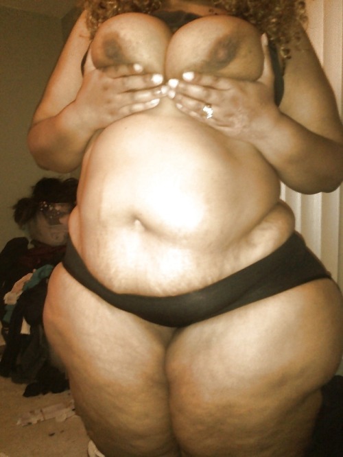 nycbbc718:  Light skin chunky bbw chick showing the goods