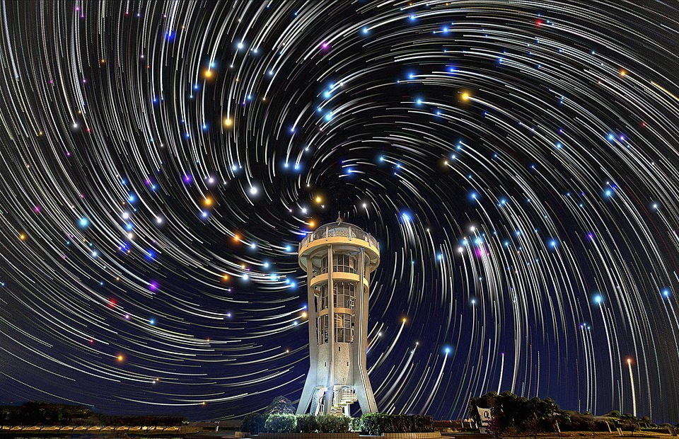 nubbsgalore:  these star trail composite images, created by stacking several photos