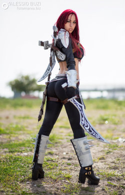 league-of-legends-sexy-girls:  Katarina Cosplay