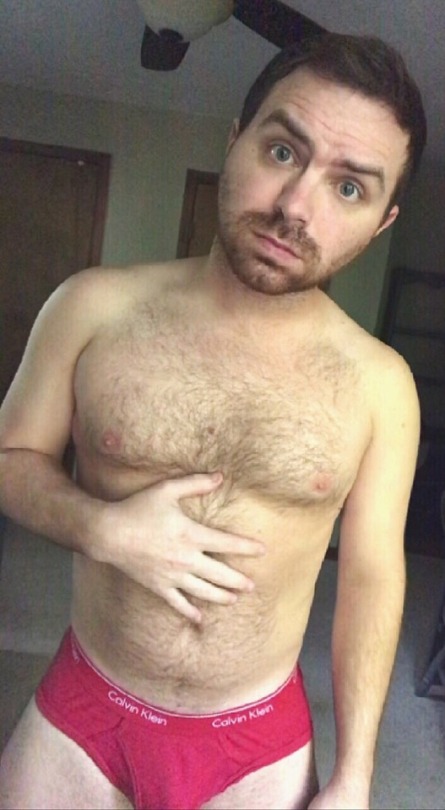 skysworn: Tbh I probably should’ve taken this pic before I ate breakfast. ¯\_(ツ)_/¯ oh well, have a grainy pic of me 