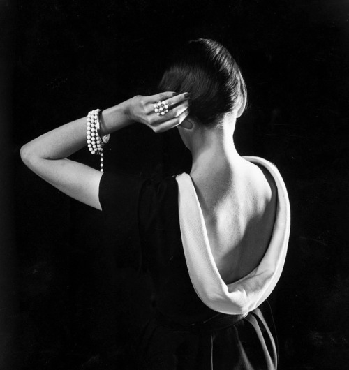 How’s your weekend going?Dorian Leigh wearing Dior photographed by Gjon Nili, 1950