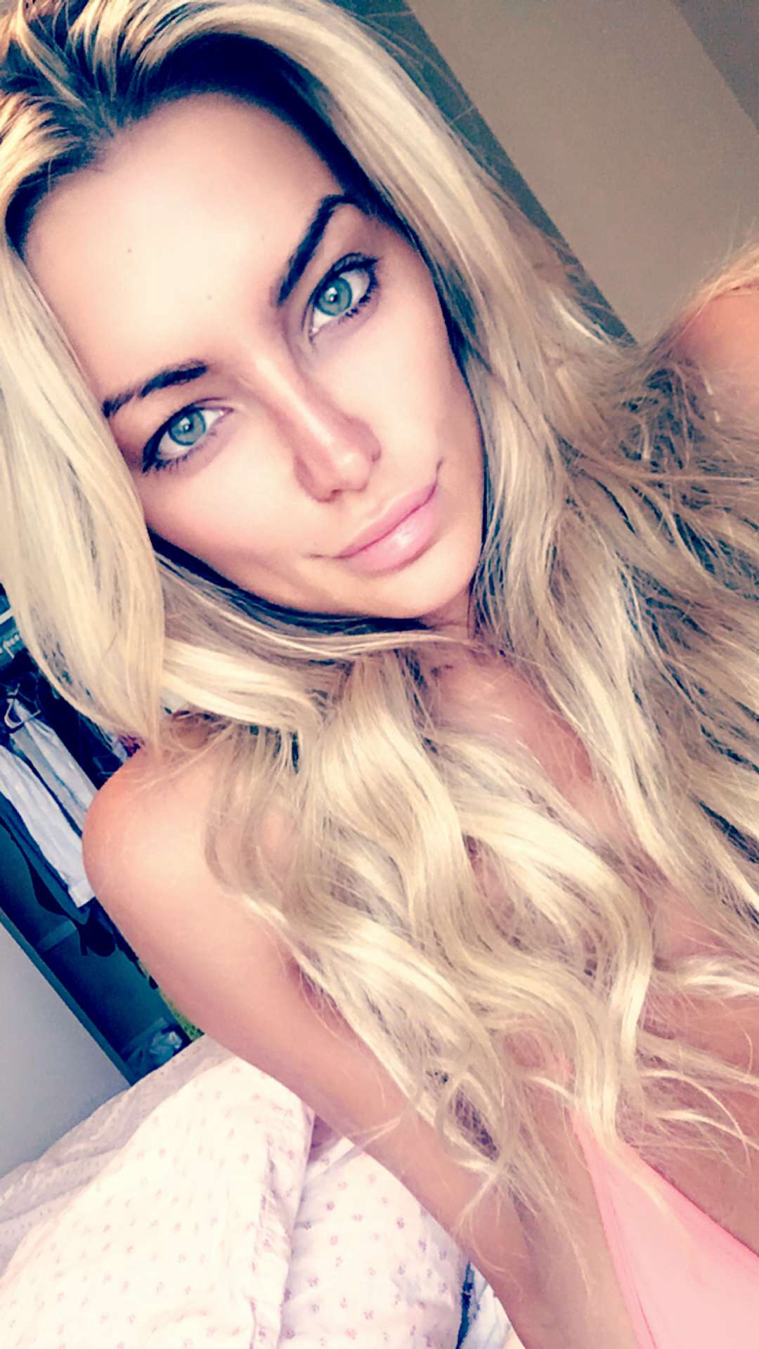 lindsey-pelas:  Lindsey Pelas ❤️