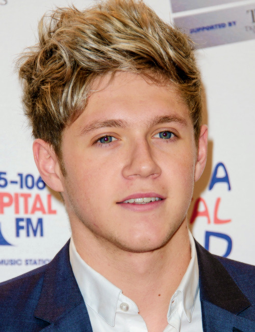 niallerspenis:  assdirection:  jamesniall:  he doesn’t age    I HATE U  oww fuck you 