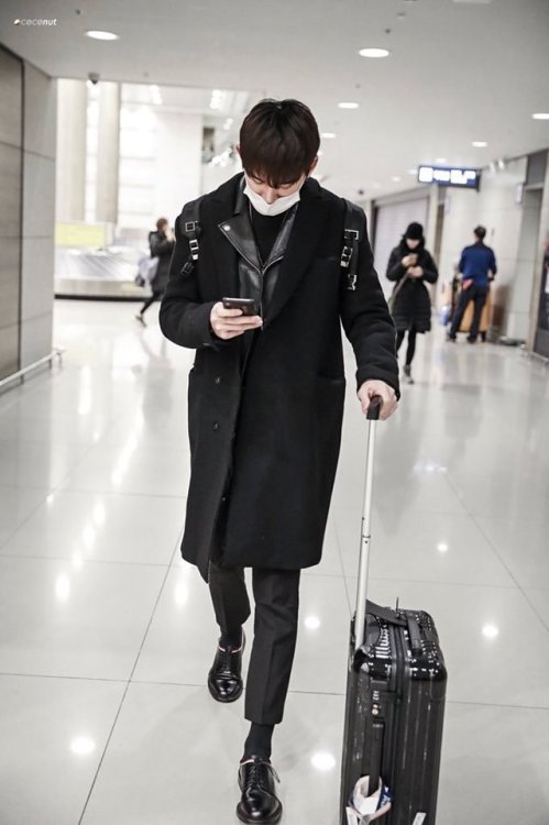 190102 WayV Lucasat Incheon International Airport© coconutdo not edit, crop, or remove the wate