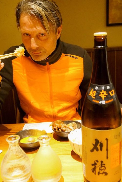 ballisticducks:brondeef: I hope Kojima’s date is going well :) We really all gonna pretend Mads is