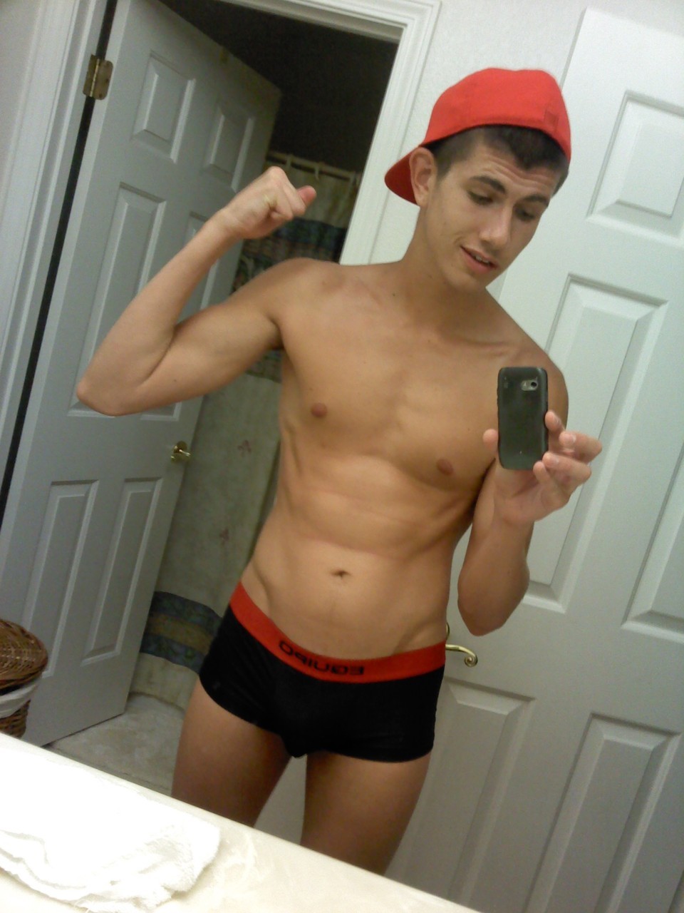 fullreshotties:  He used to post on here all the time :(