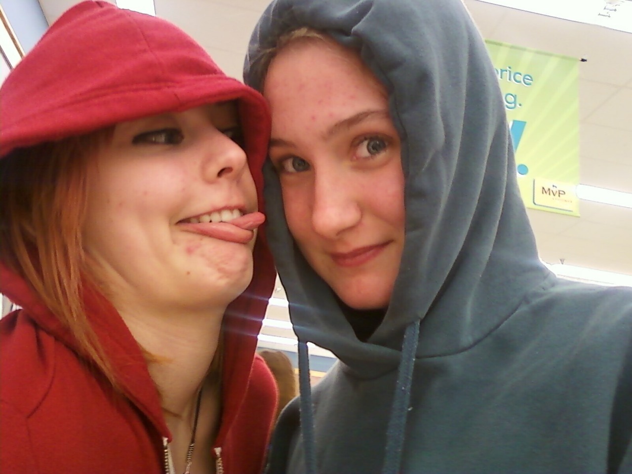 loveloveloveandsmile:  Haha XD fun with Taylor in the Peebles dressing room.