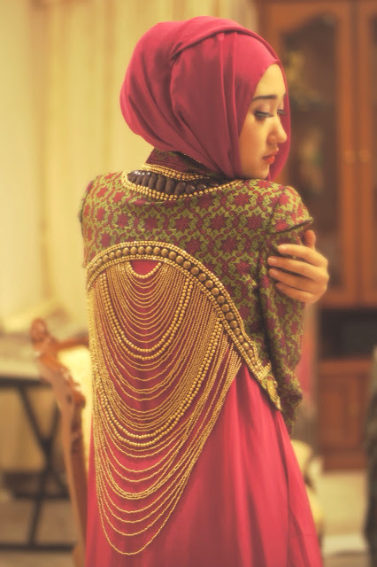 hijab-wearitright: Indonesian fashion designer, Dian Pelangi *** Who, what, why, where and