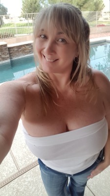 tjones42169:Gotta love Arizona. When you can wear a tubetop in January … You know you’re living in the right place 💕😗💕😗💕