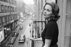 themaninthegreenshirt:  Jean Seberg, Rue du Bac, Paris [1962] by Claude Azoulay  