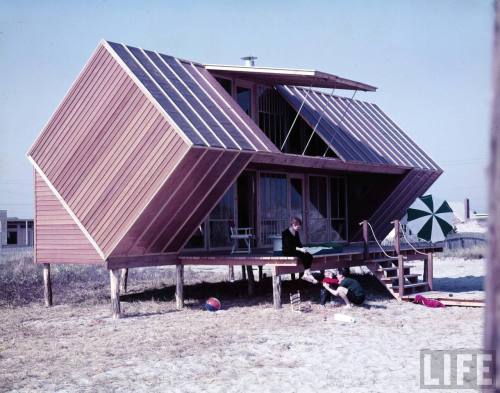 Family’s second house(Nina Leen. 1965?)