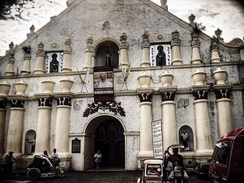 ⛪️ Laoag Cathedral of Laoag, Ilocos Norte FunFact The church is known for its Italian Renaissance de