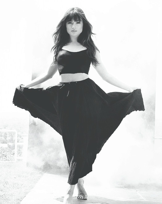 jikookprint:  9/50 picture of Crystal Reed 