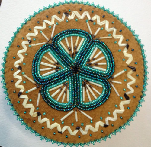 nitanahkohe:  beaded and quilled moose hide box, Renae Egrass (Athabascan)   I may order one of these for Christmas