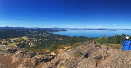 ☀️. #landscape #scenery #explorebc #beautifulbritishcolumbia #ocean #photozz