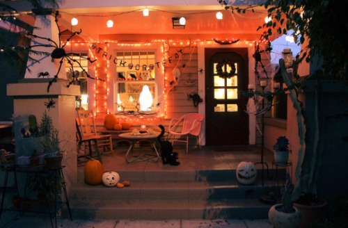 halloweenatdusk: There’s nothing better than lit porch on a dark Halloween night. 