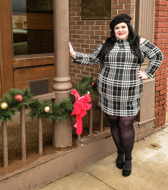 thestylesupreme:  Dress: VenusTights: Lane BryantShoes: Sacha London  Unwrap time