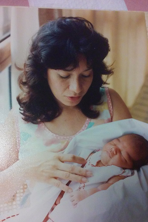 my mom found this old photo of when i was probably like a month or so old, SHE WANTED ME TO SHARE IT CAUSE SHE WAS BEING SAPPY LMAOlook at this wrinkly thing, i still have a big head too tbh :P