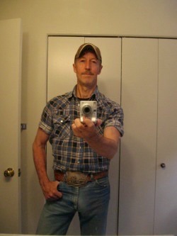 newtoarea:  phd-bullrider:  Candian beef!  Primo!  WOW very sexy man in jeans would love tosuck that beautiful cock 