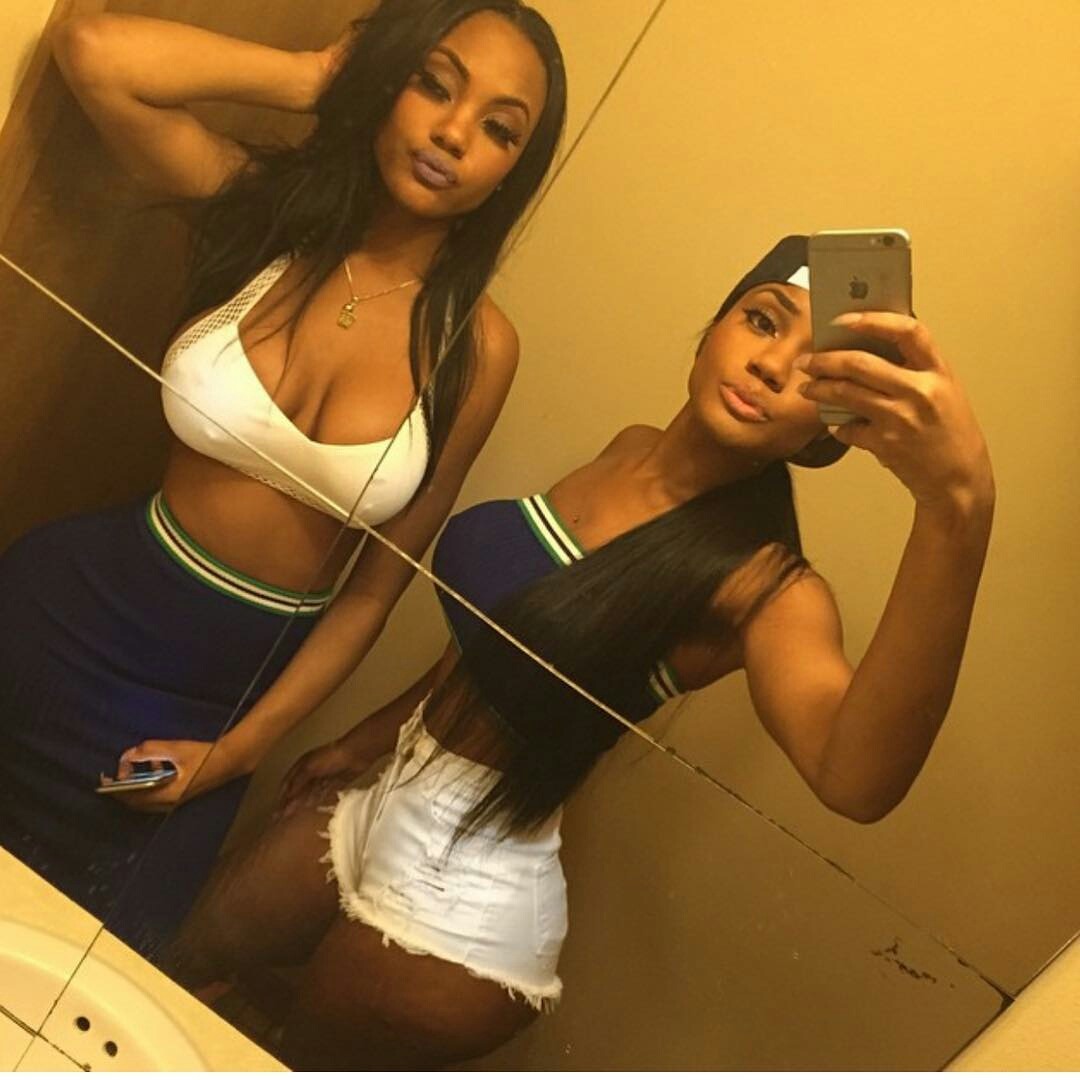 kingcosmo3:  Kelly Twins