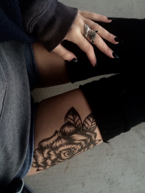 cardcaptorr:  im pretty obssesed with drawing on myself with liquid eyeliner.