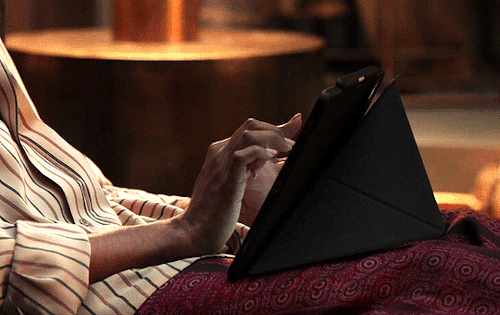 Armand + Hands (for @madevampselle)