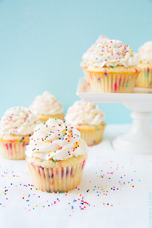 sweetoothgirl:Funfetti Cupcakes Nice