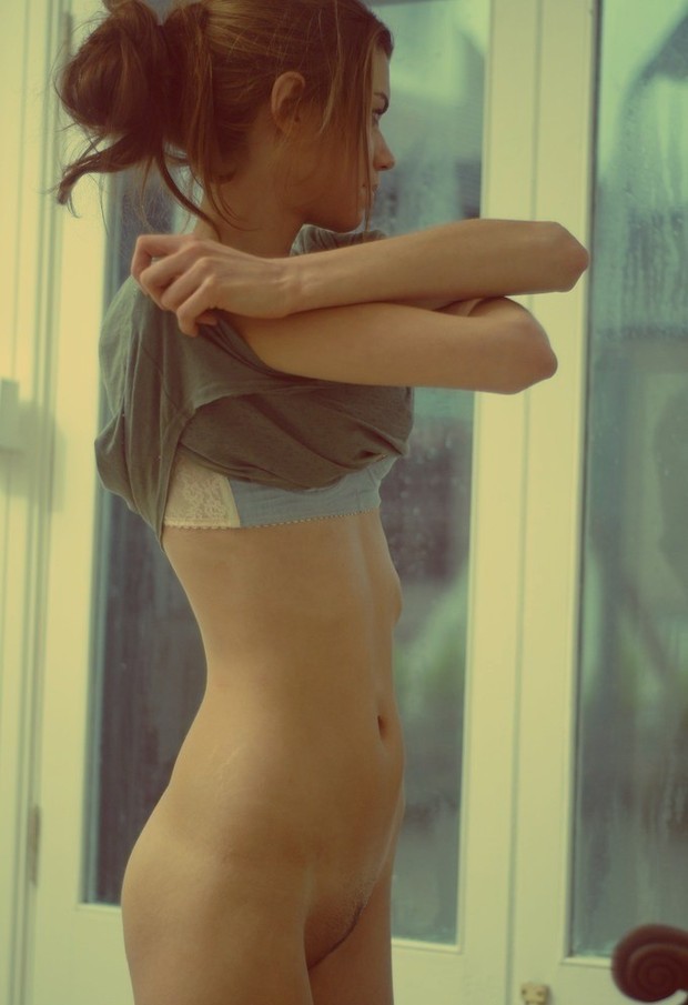 SVELTE GIRL