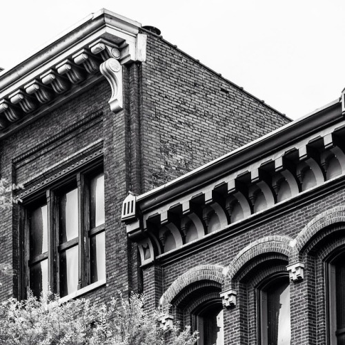 Nashville 2nd Avenue roofline … #nashville #nashvilletn #architecture #architecturephotograph