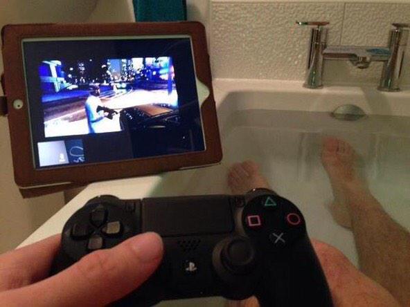 wafflewhisperings:  retiredjesus:when u facetime ur ps4 so u can play and take a