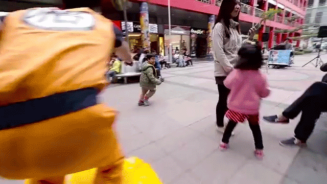 sizvideos:  Goku rides his magic cloud in Taipei - Watch the video 