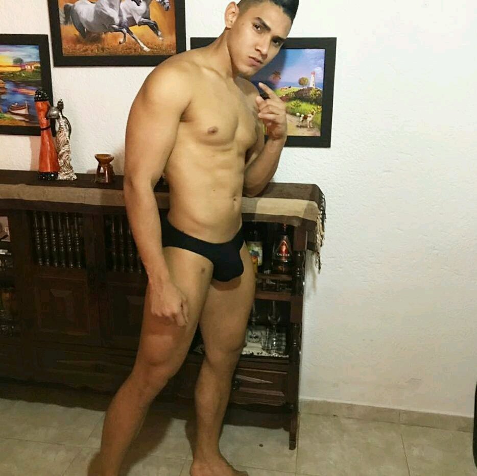 bisexmexico:  Tu primo el chacal, te desea buenas noches 💪🏼🍆😎