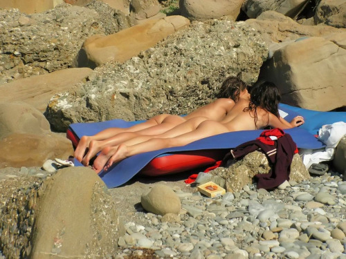 nudistshavingfun:  Meet real people into nudism: Swingers Date Club This place is