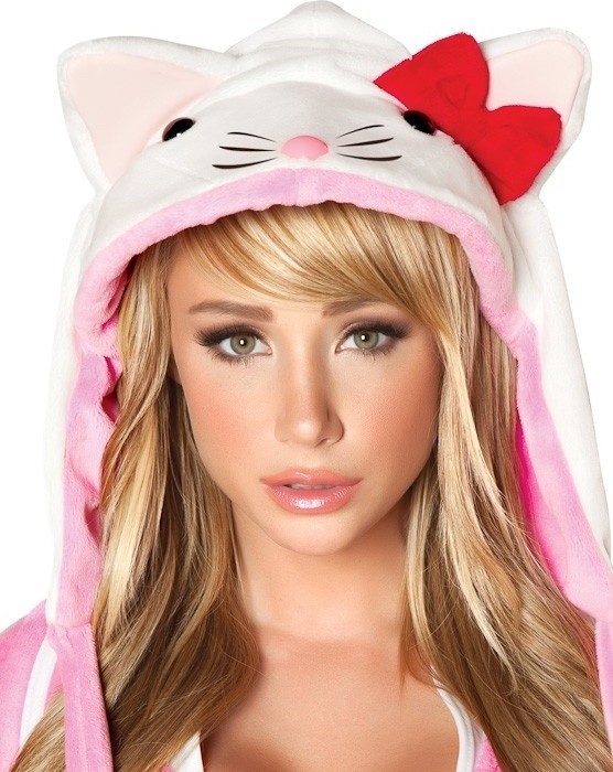 whatimightbecosplaying:  Ex-Playmate Sara Jean UnderwoodSource: Sara Jean Underwood