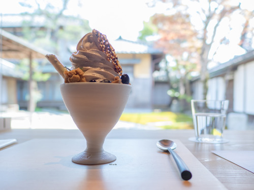 ふらっと豆屋さんにコーヒー飲みに行ったらパフェ食べていた件（ラノベ風タイトル）