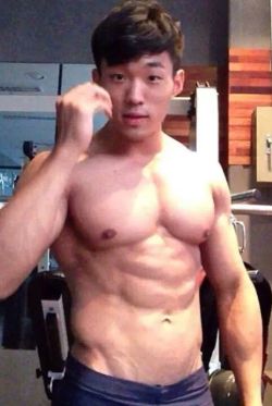 j-aime-asian-men:  Hello hello there